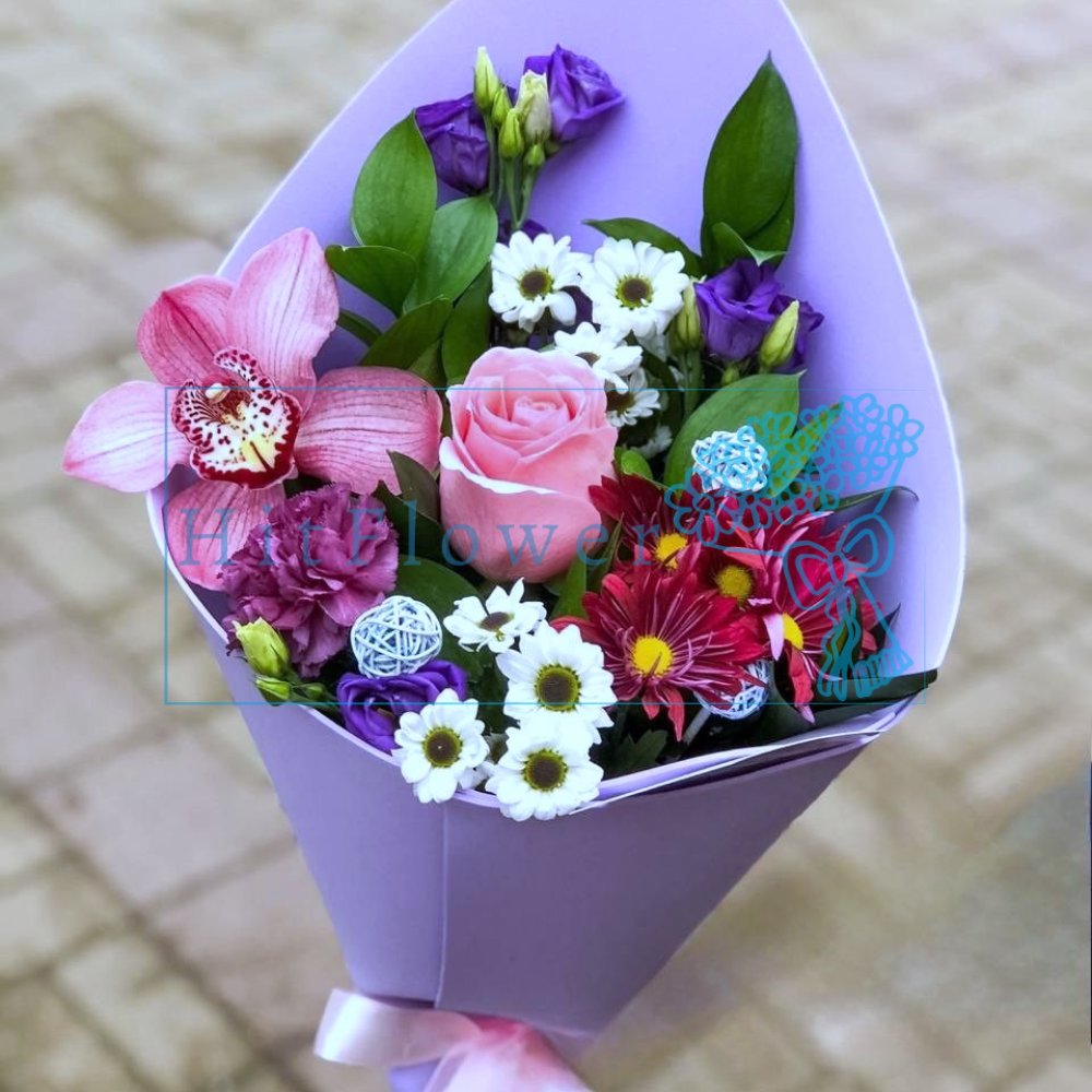 Букет цветов из: Хризантемы, Розы, Орхидеи и Лизиантусы